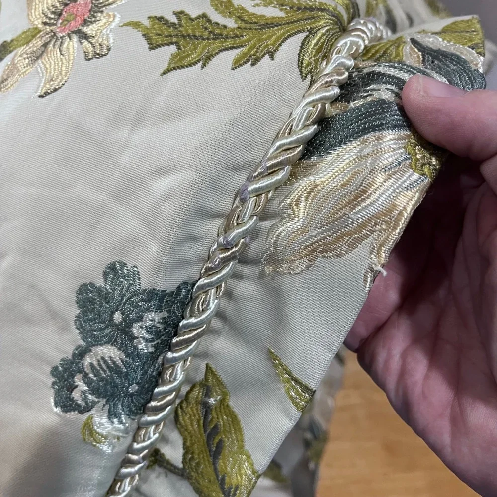 Croscill Daphne Queen Comforter Vtg Regency Floral Embroidered Corded Champagne